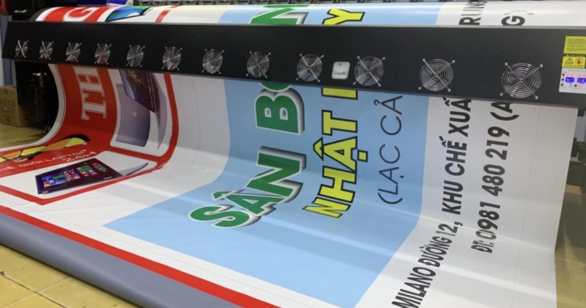 Băng rôn quảng cáo hay banner làm từ bạt hiflex có khả năng chịu nắng mưa được sau khi ở bên ngoài thời gian dài cũng như có thể sử dụng làm bảng hiệu; đa dạng nhiều loại cho nhiều nhu cầu của khách hàng khác nhau. Có thể kể qua các loại băng rôn như: bảng băng rôn, băng rôn đeo đầu, băng rôn vải, băng rôn cầm tay, băng rôn cổ vũ, băng rôn khai trương, băng rôn tuyên truyền,…